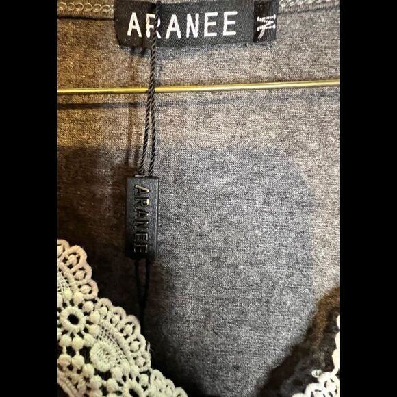 Aranee Blouse  - Picture 3 of 3